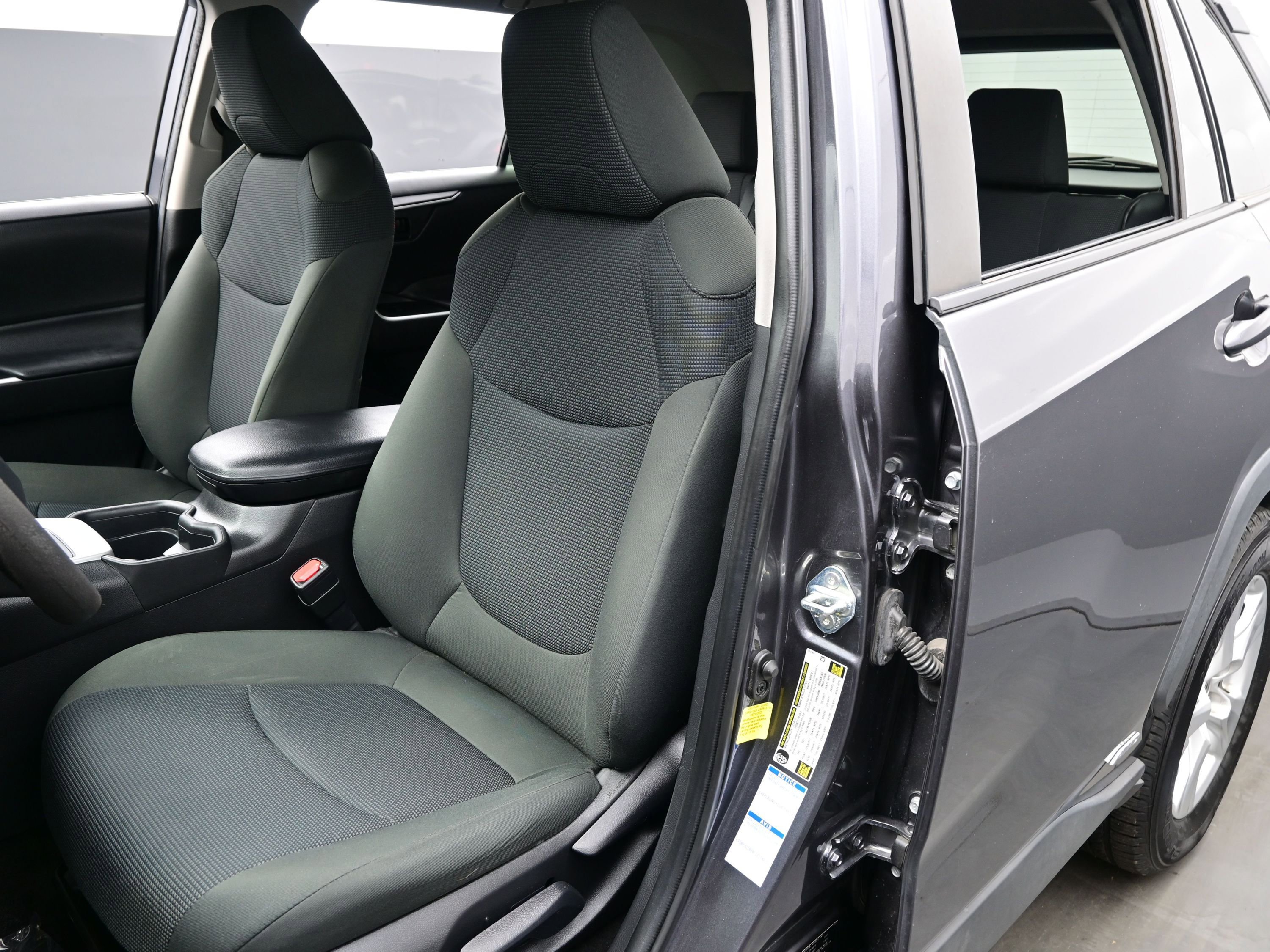Used 2021 Toyota RAV4 LE AWD/4WD image 11