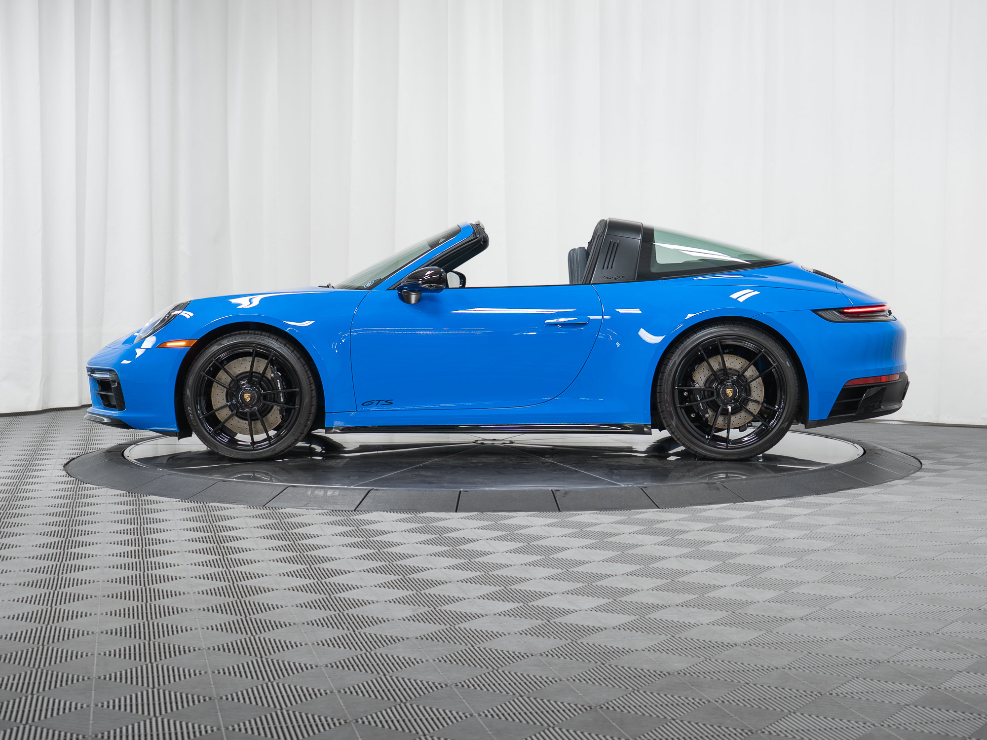 Certified 2023 Porsche 911 Targa 4 GTS w/ Premium Package AWD/4WD image 33