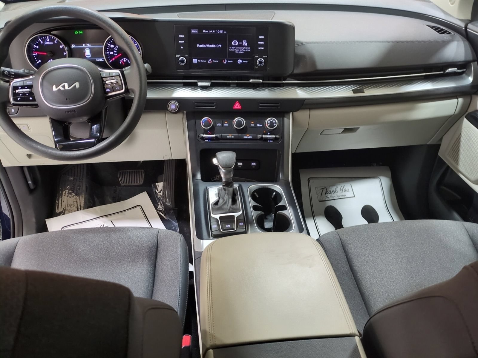 Certified 2024 Kia Carnival LX FWD image 16
