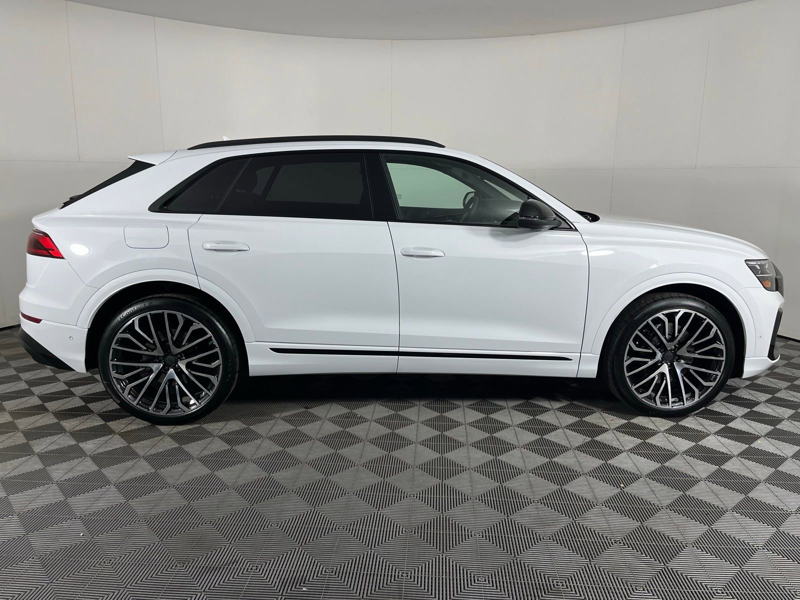 New 2026 Audi SQ8 Prestige image 10
