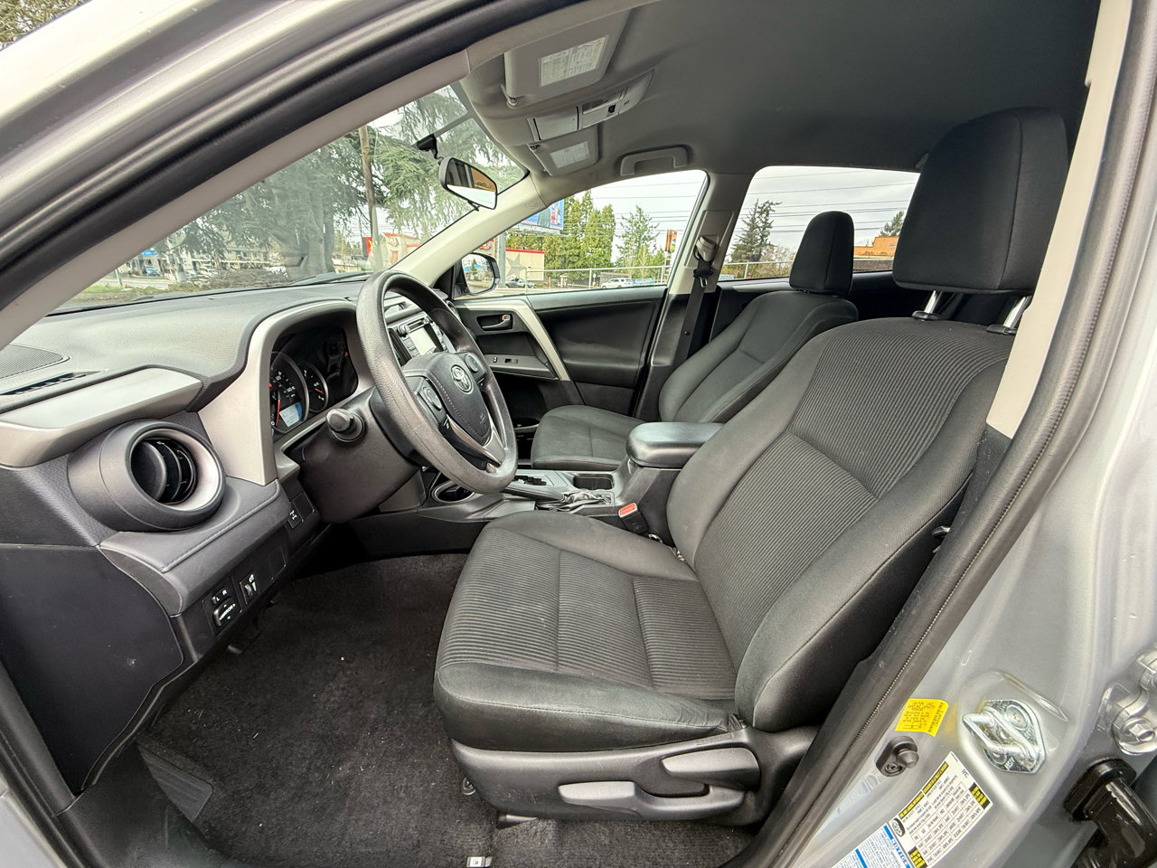 Used 2016 Toyota RAV4 LE image 9