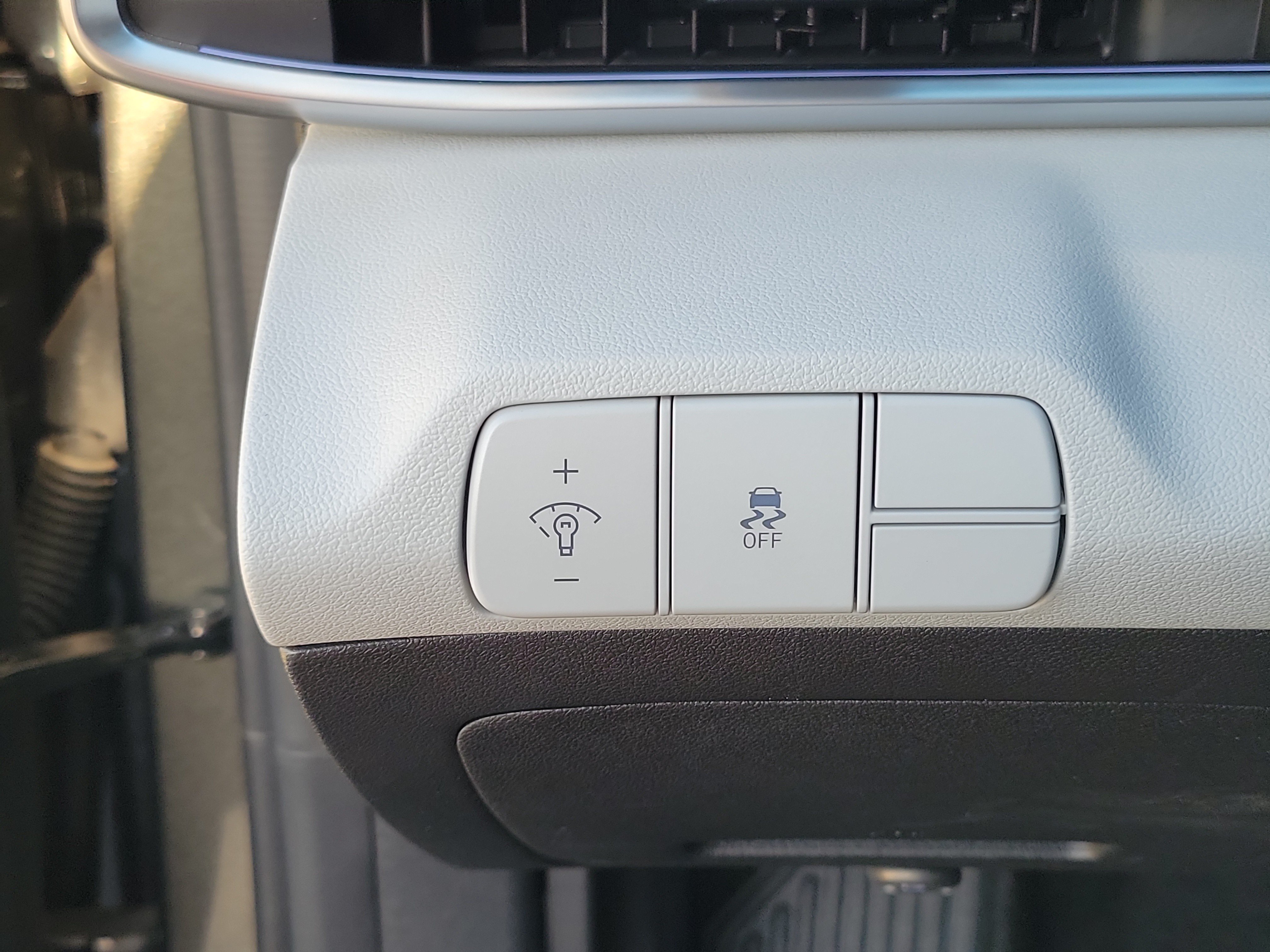 Certified 2025 Hyundai Elantra Limited FWD image 11