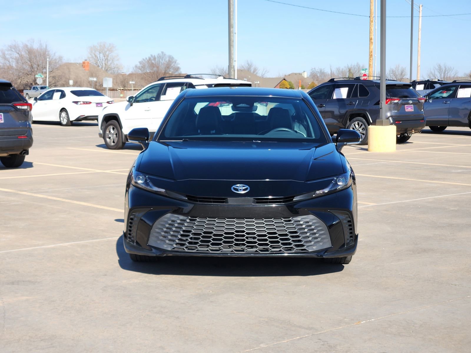 Used 2025 Toyota Camry SE w/ Convenience Package image 6