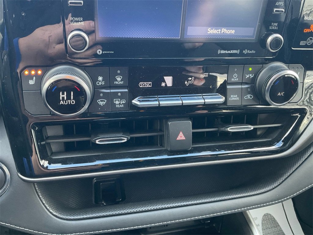 Used 2022 Toyota Highlander XLE image 17