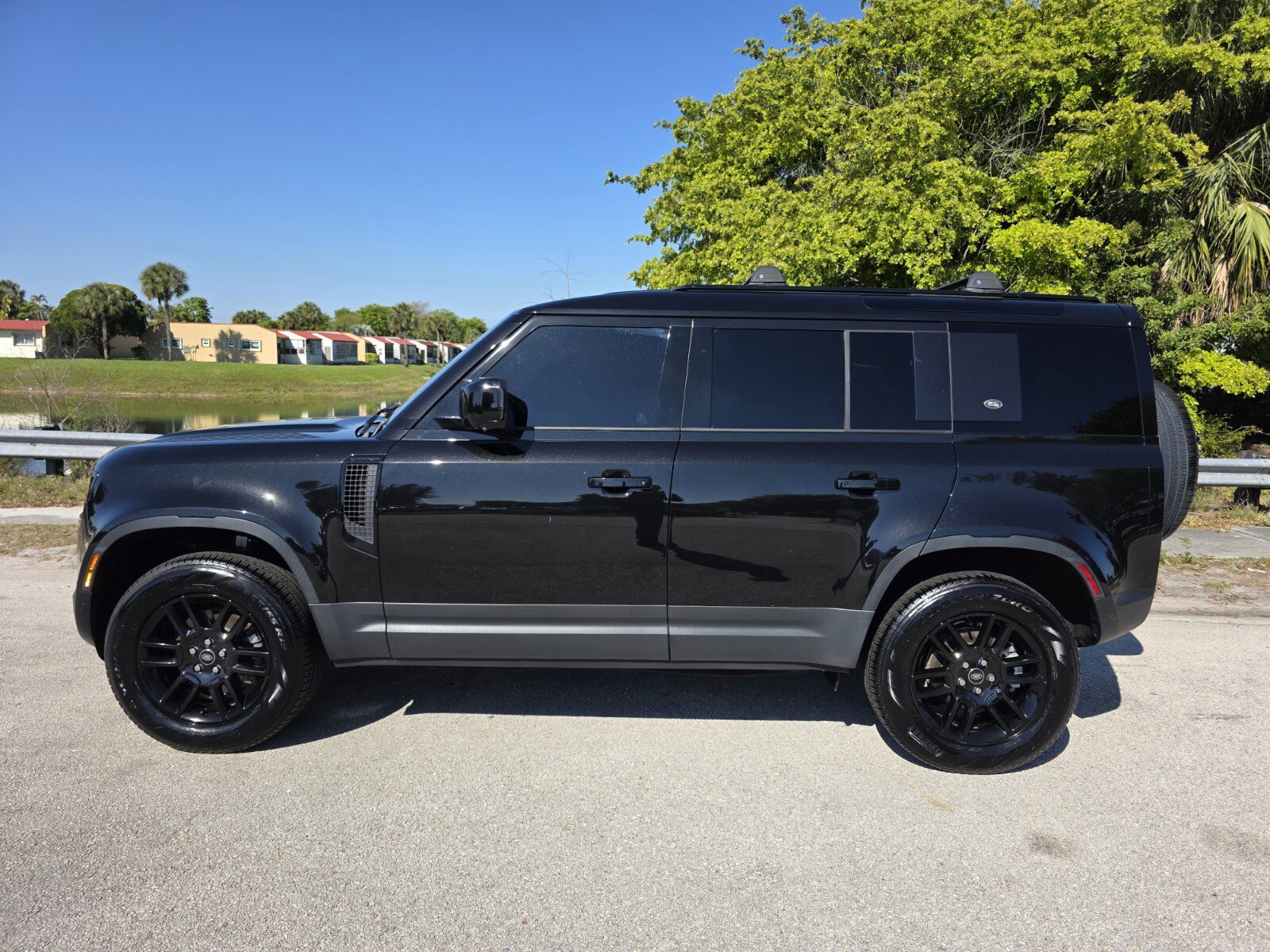 Used 2023 Land Rover Defender 110 image 7
