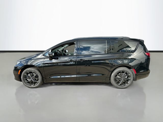 New 2026 Chrysler Pacifica Limited w/ S Appearance Package image 9