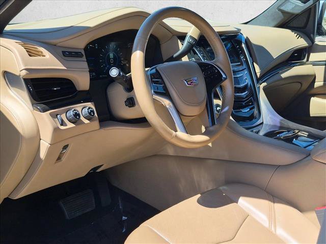 Used 2018 Cadillac Escalade ESV Platinum AWD/4WD image 10