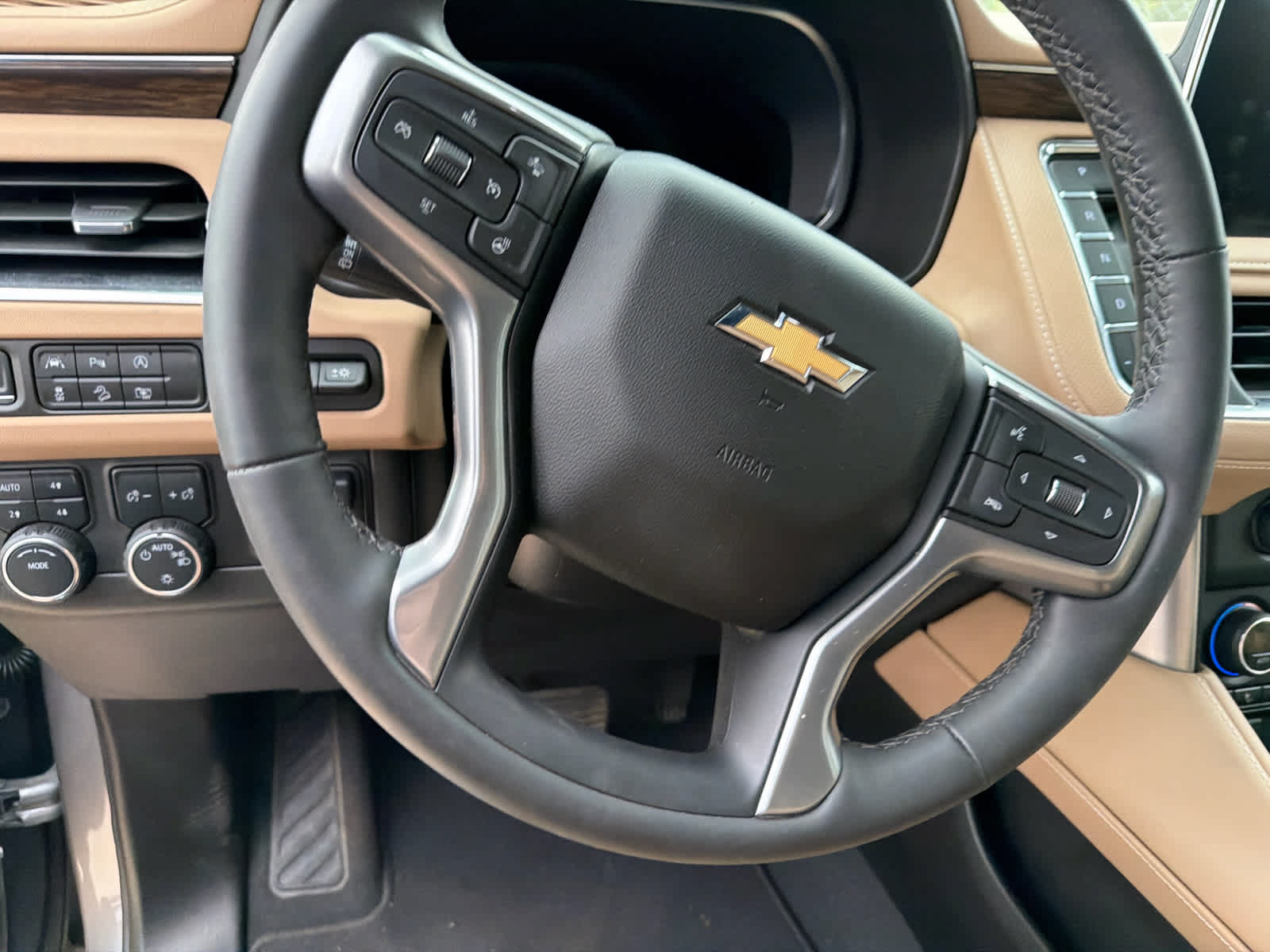 Used 2024 Chevrolet Suburban Premier AWD/4WD image 11