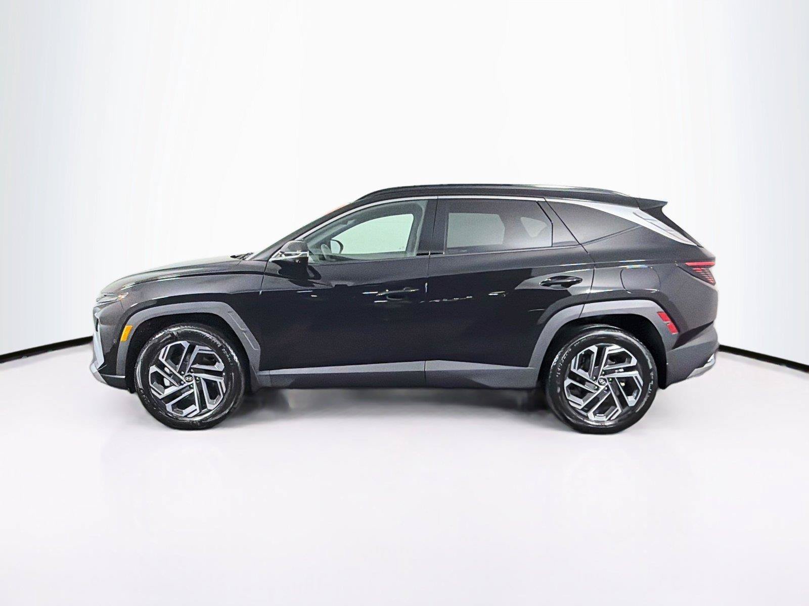 Used 2025 Hyundai Tucson Limited AWD/4WD image 8