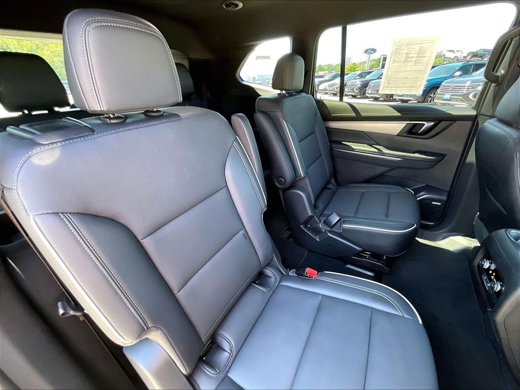 Used 2025 Buick Enclave Preferred AWD/4WD image 15