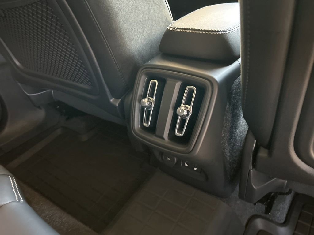 Used 2022 Volvo XC40 T5 R-Design w/ Advanced Package image 29