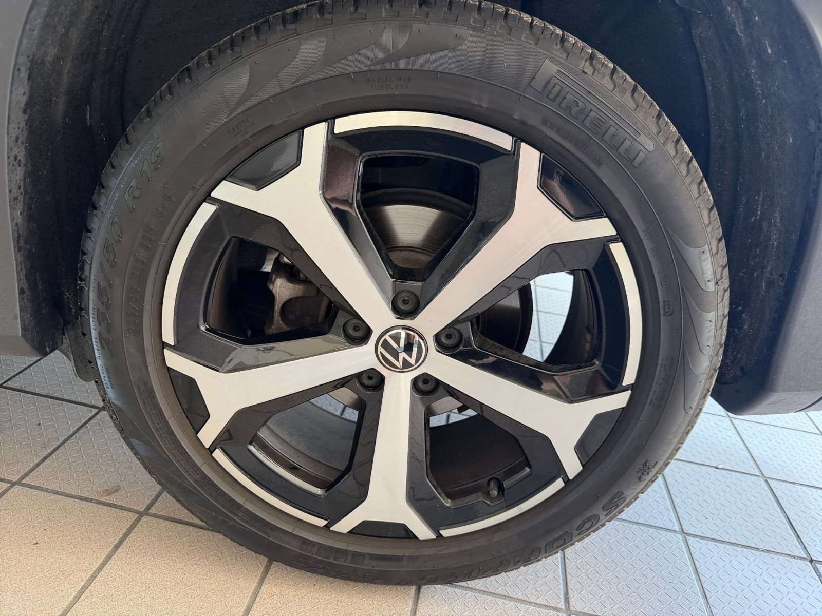 Used 2026 Volkswagen Tiguan SE FWD image 25