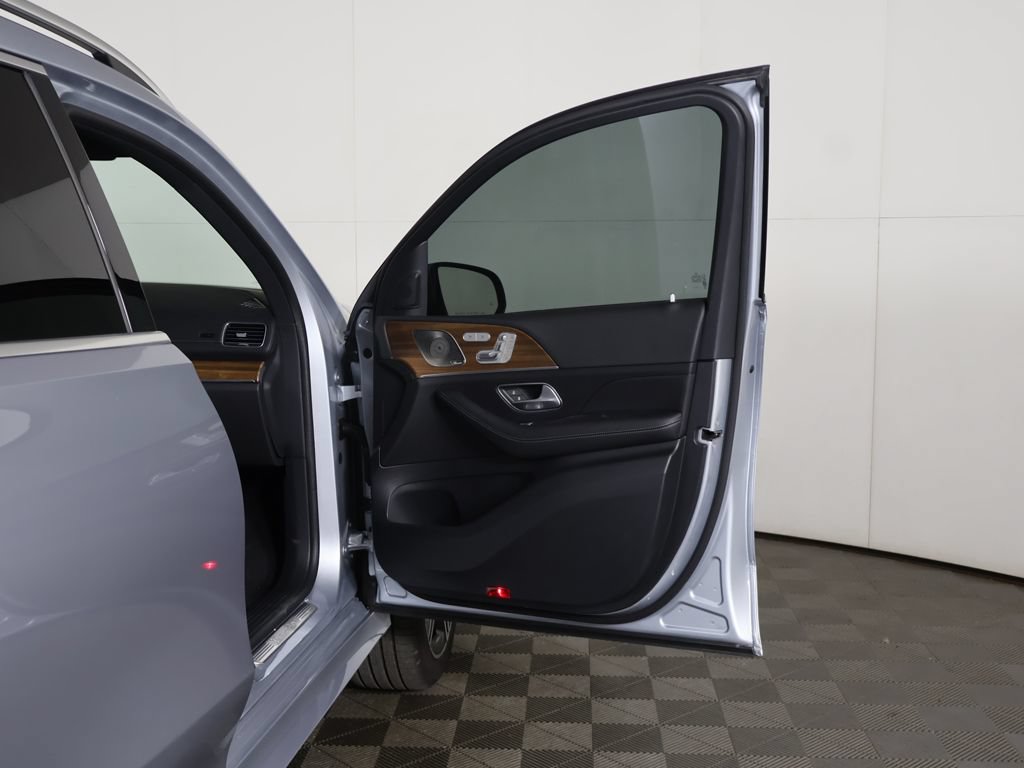 Used 2025 Mercedes-Benz GLS 450 4MATIC w/ AMG Line Exterior image 25