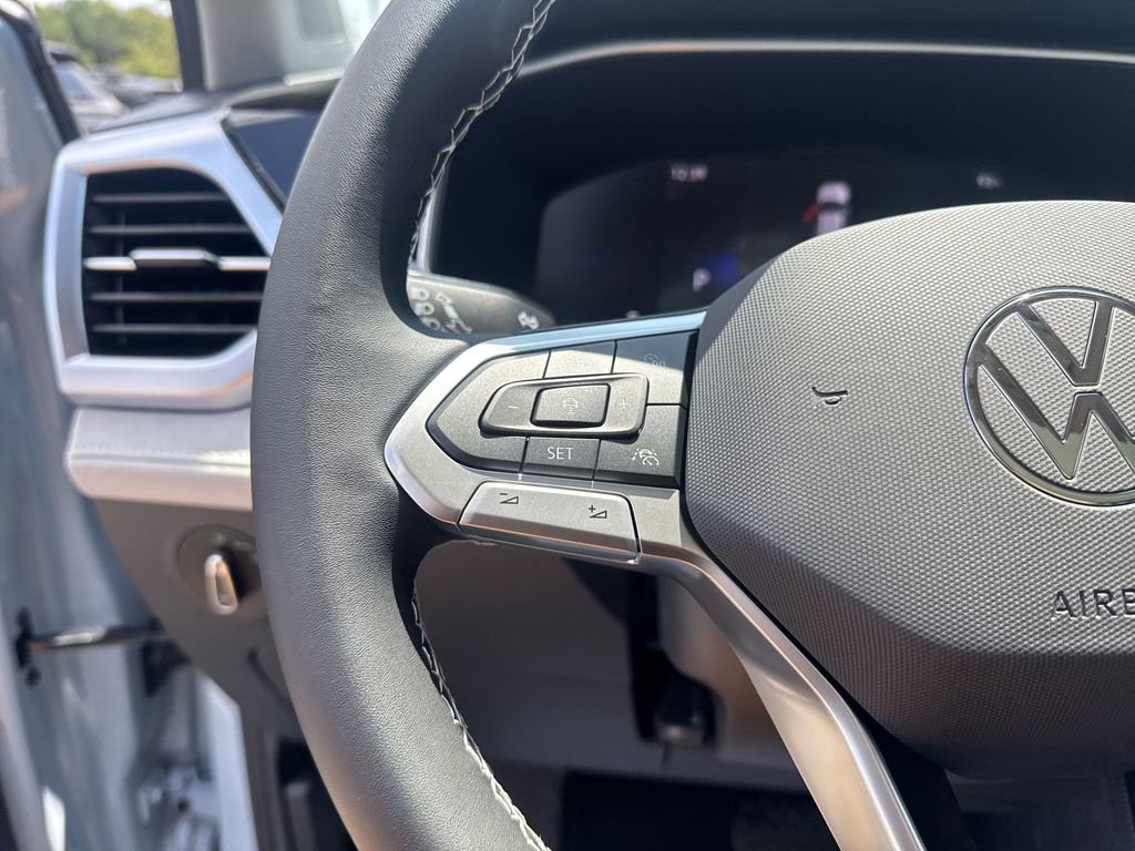 New 2025 Volkswagen Taos SE image 24
