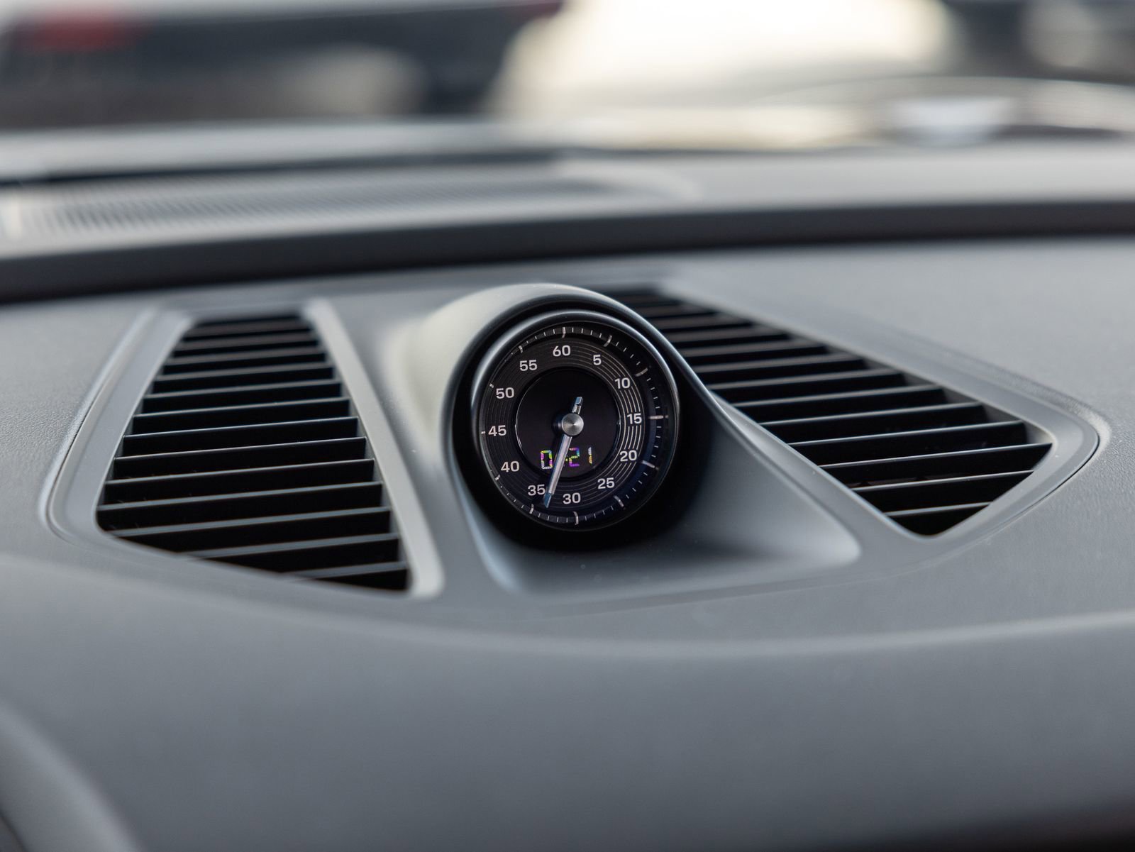 Certified 2025 Porsche Macan Electric image 53