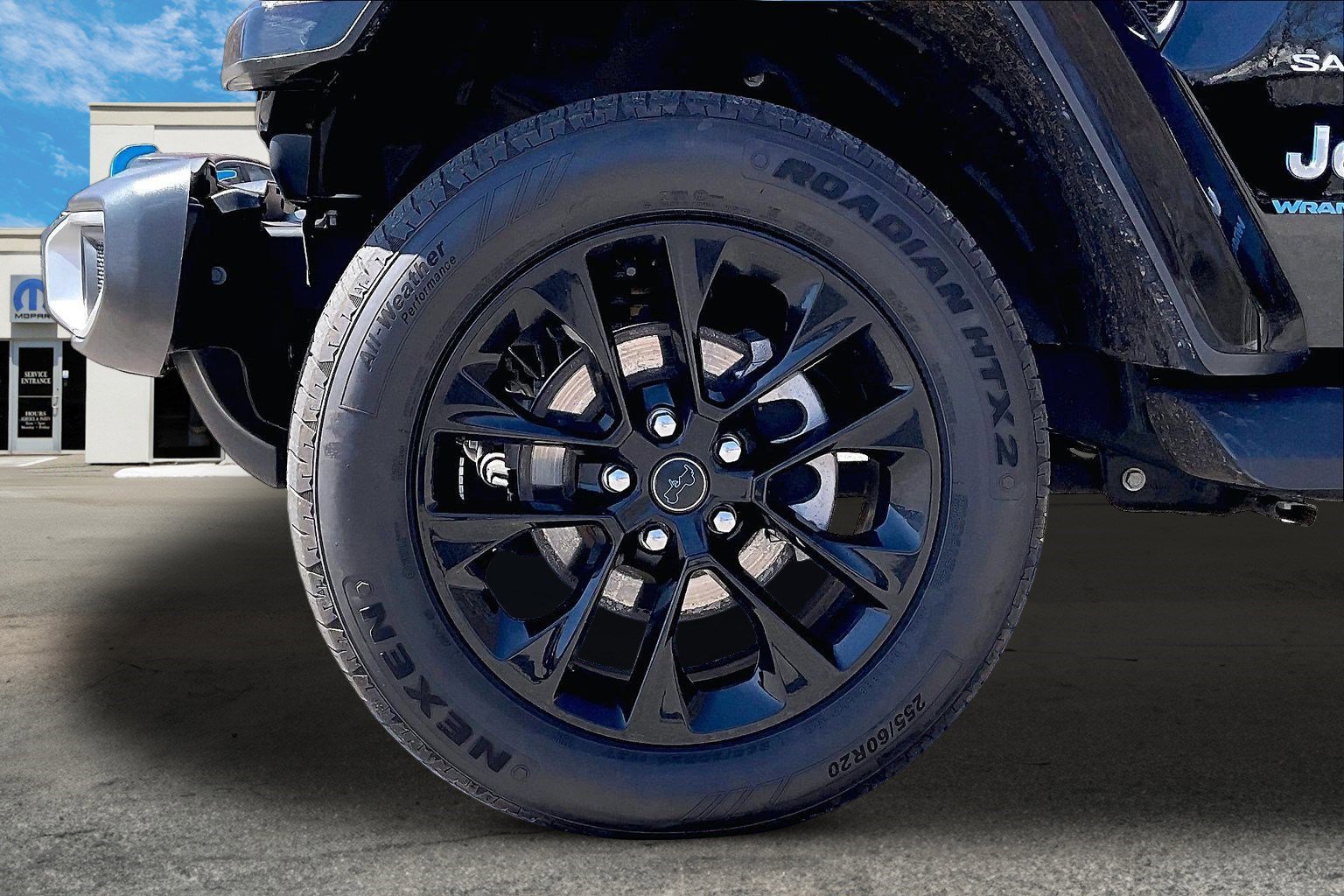 Used 2024 Jeep Wrangler Sahara w/ Technology Group image 8