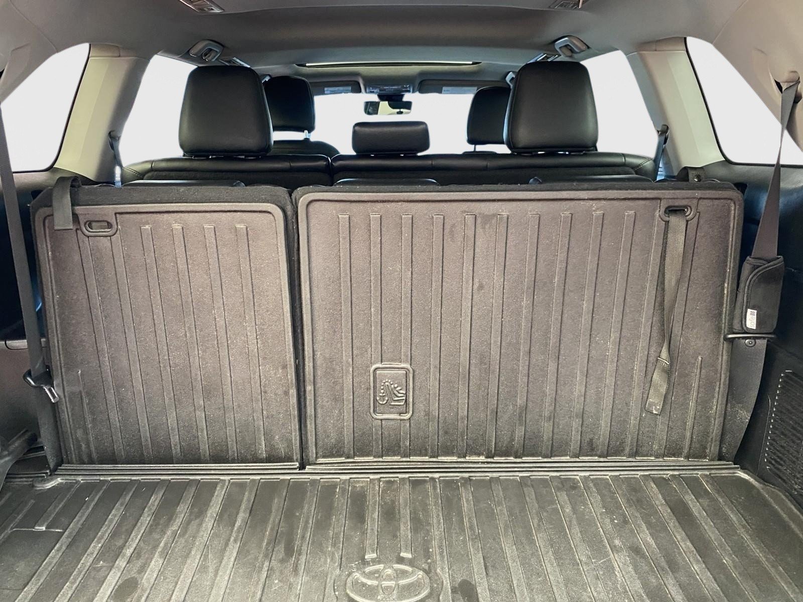 Used 2019 Toyota Highlander XLE AWD/4WD image 16