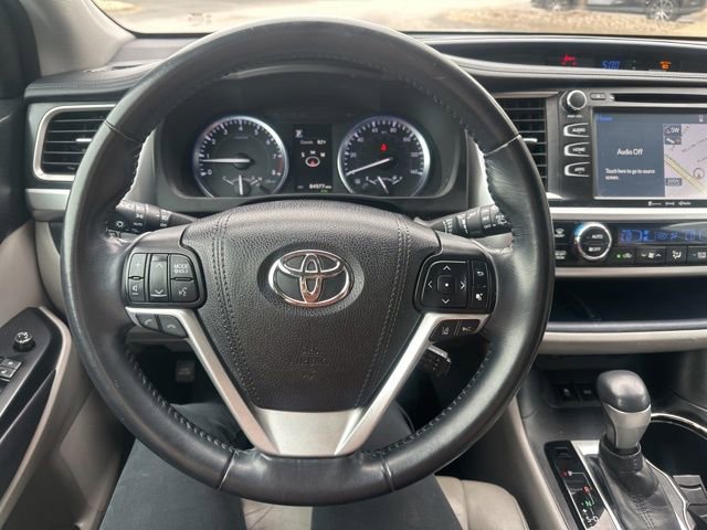 Used 2017 Toyota Highlander XLE AWD/4WD image 13