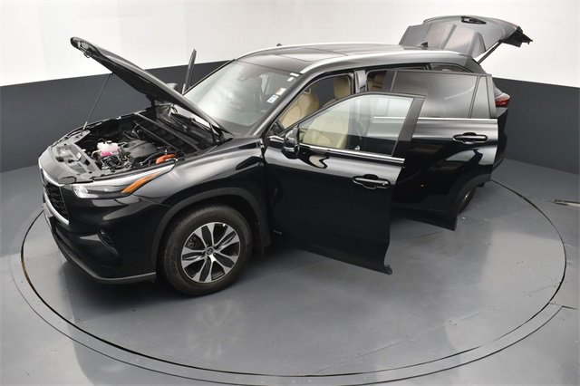 Used 2022 Toyota Highlander XLE image 28