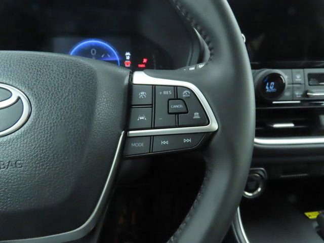 Used 2025 Toyota Grand Highlander FWD image 12