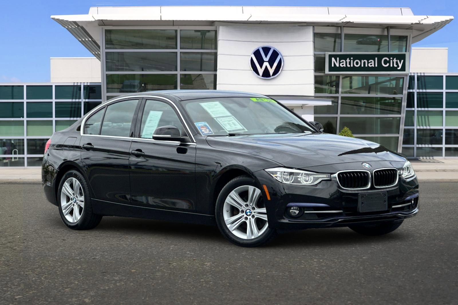 Used 2018 BMW 330i xDrive Sedan AWD/4WD image 2