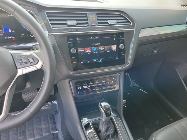 Certified 2024 Volkswagen Tiguan SE FWD image 24