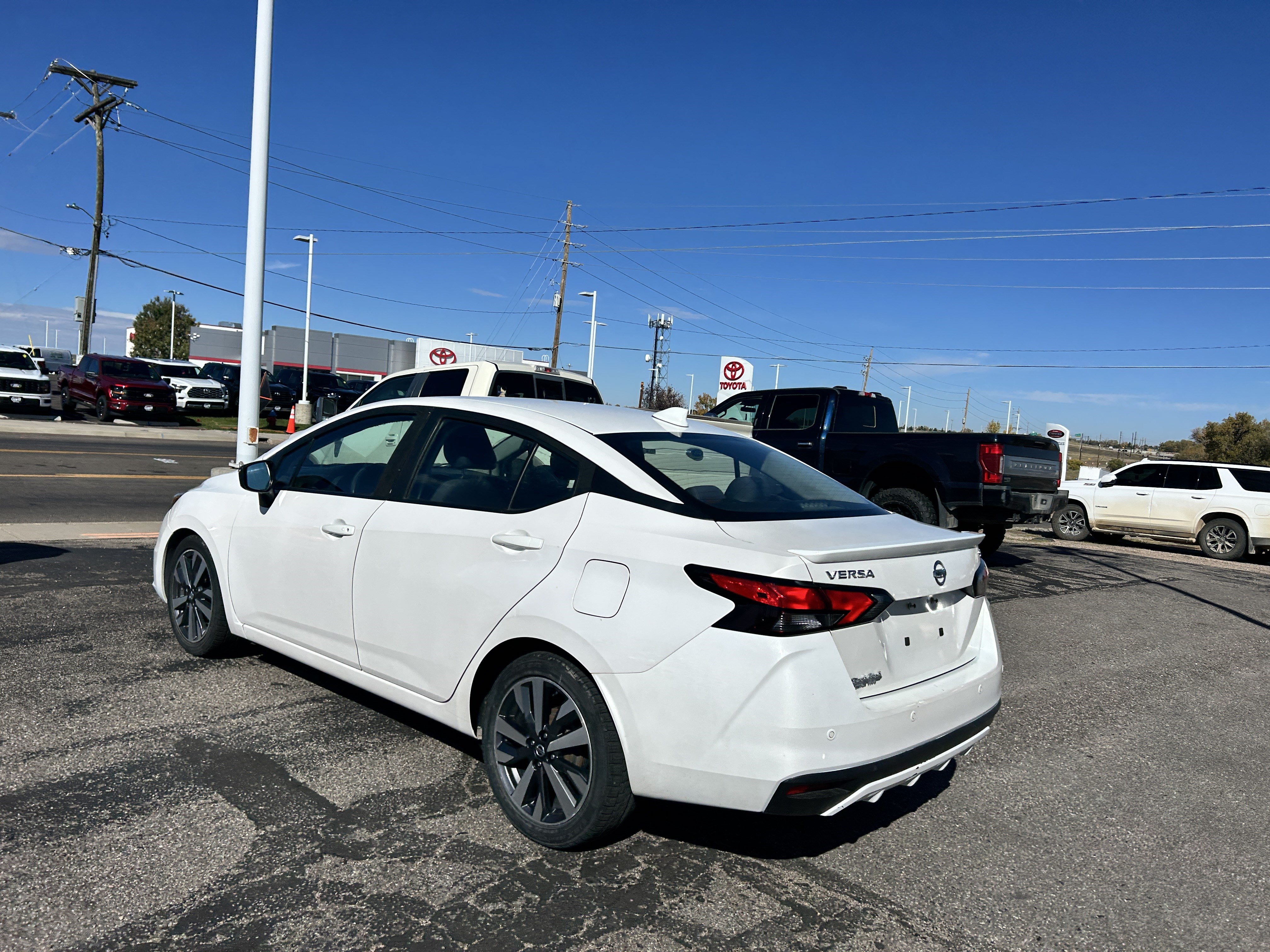 Used 2020 Nissan Versa SR FWD image 4