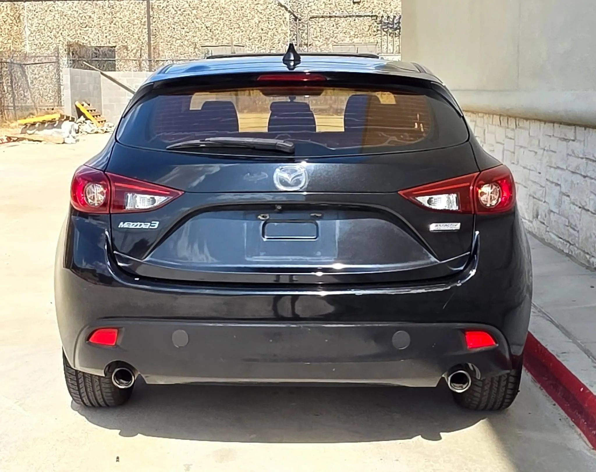 Used 2014 MAZDA MAZDA3 i Touring w/ Technology Package FWD image 4