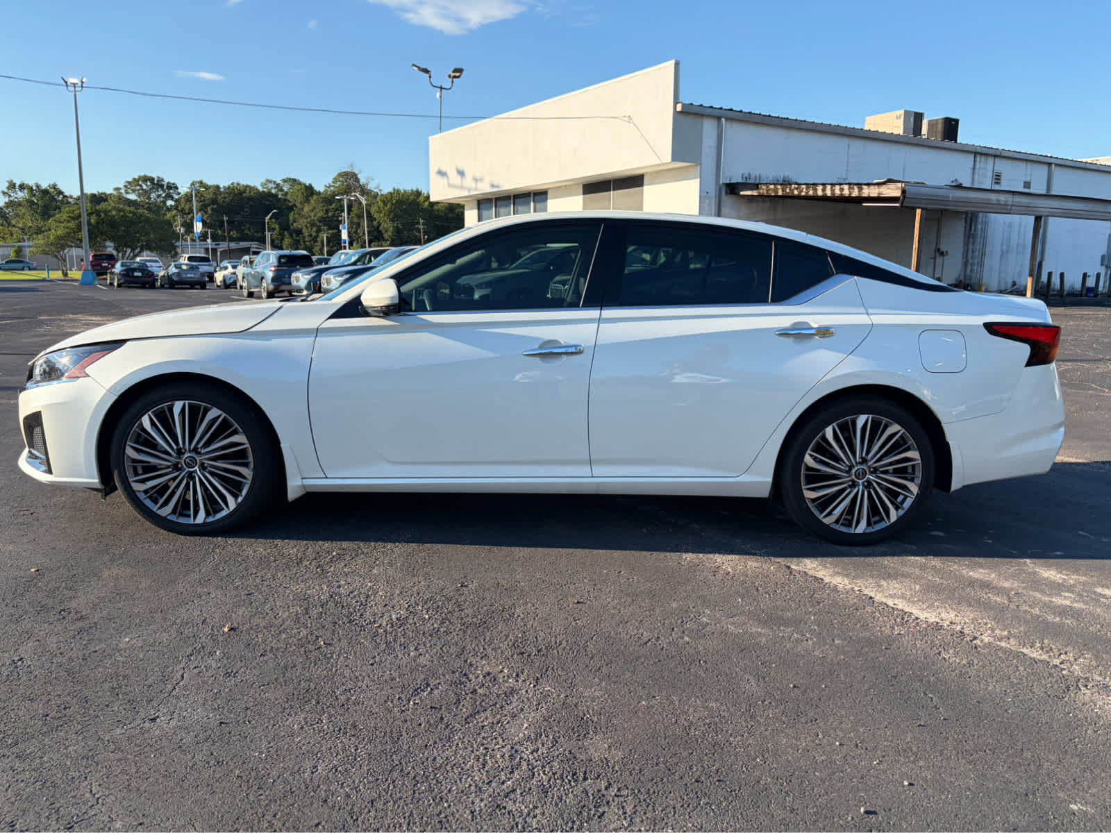Used 2025 Nissan Altima 2.5 SL FWD image 5