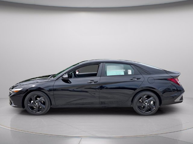 New 2026 Hyundai Elantra SEL Sport FWD image 2