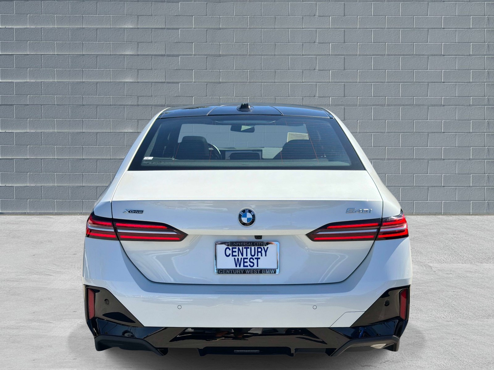 Used 2026 BMW 540i xDrive w/ M Sport Package AWD/4WD image 4