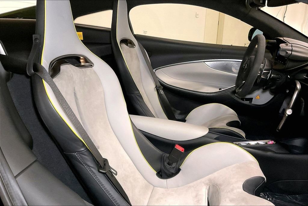 Used 2023 McLaren Artura image 14