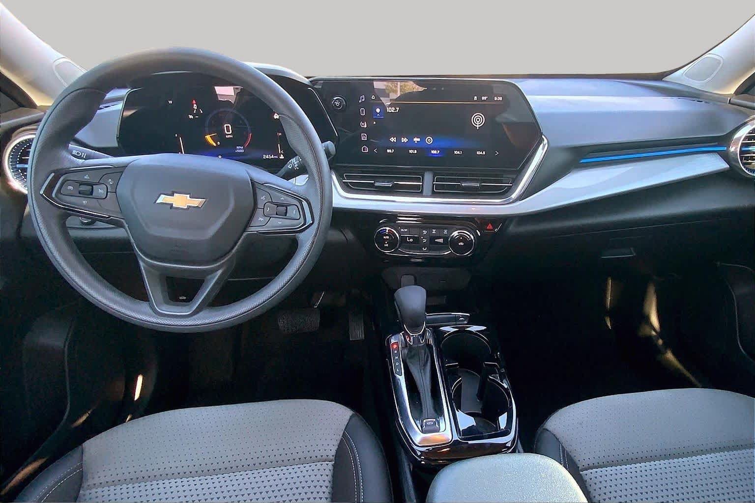 Used 2026 Chevrolet Trax LT w/ Sunroof Package FWD image 13