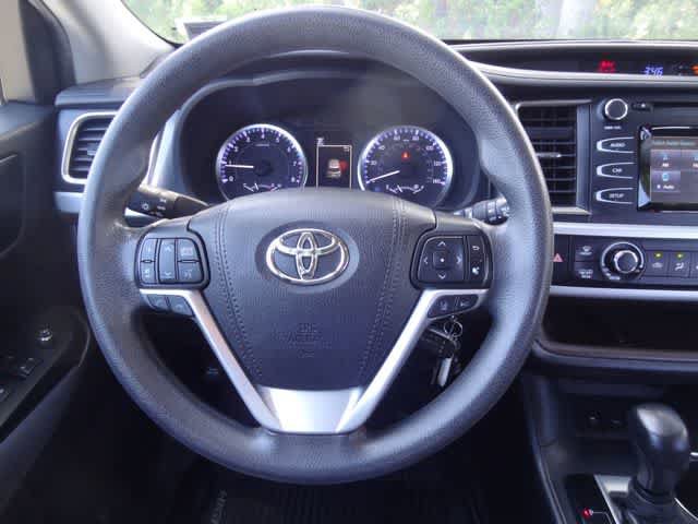 Used 2019 Toyota Highlander LE AWD/4WD image 13