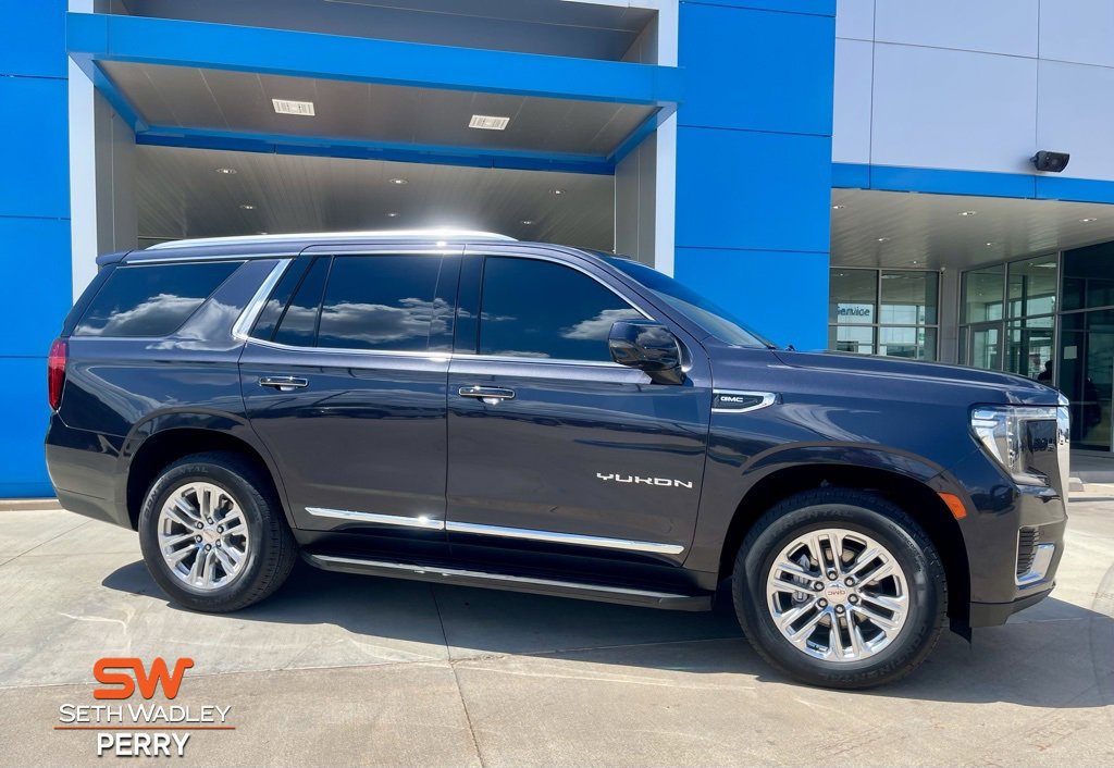 Used 2023 GMC Yukon SLT w/ SLT Luxury Package image 2