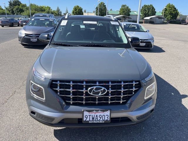 Used 2024 Hyundai Venue Limited FWD image 2