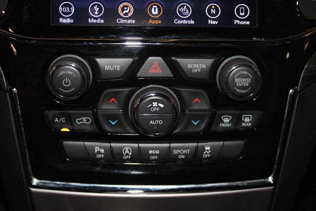 Used 2019 Jeep Grand Cherokee Altitude AWD/4WD image 27