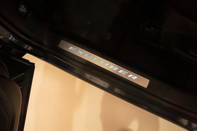 Used 2022 Ford Explorer Platinum w/ Equipment Group 601A image 7