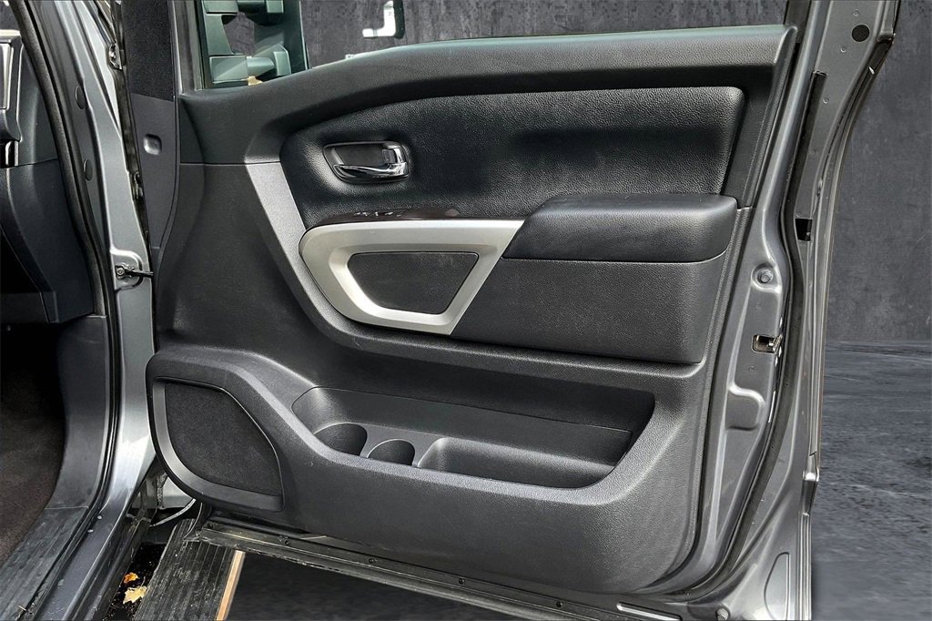 Used 2020 Nissan Titan SV w/ SV Convenience Package image 22