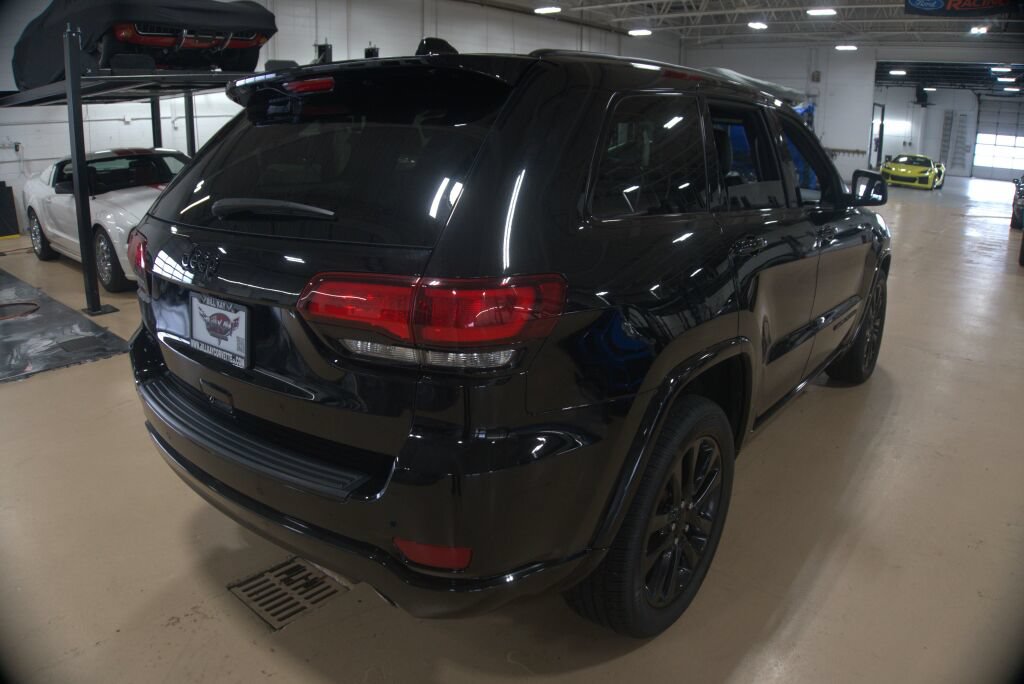 Used 2018 Jeep Grand Cherokee Altitude AWD/4WD image 5