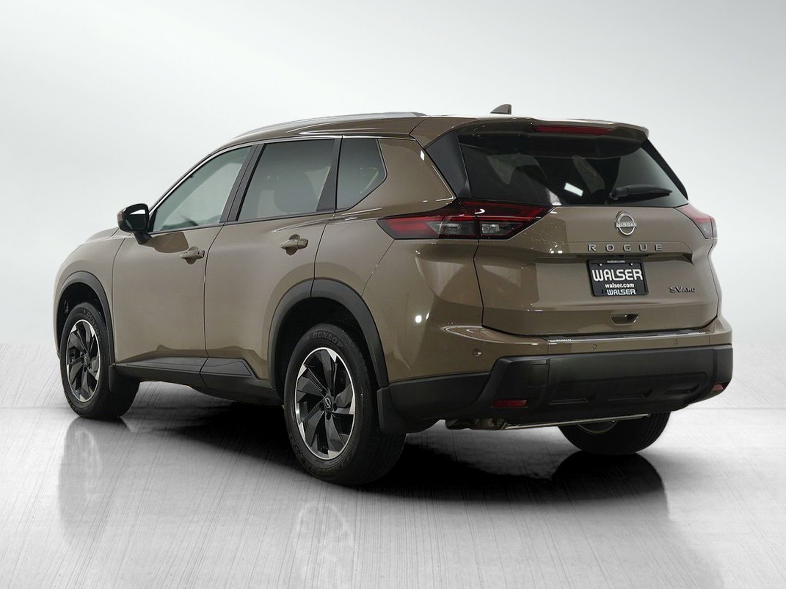 Used 2024 Nissan Rogue SV w/ SV Premium Package image 3