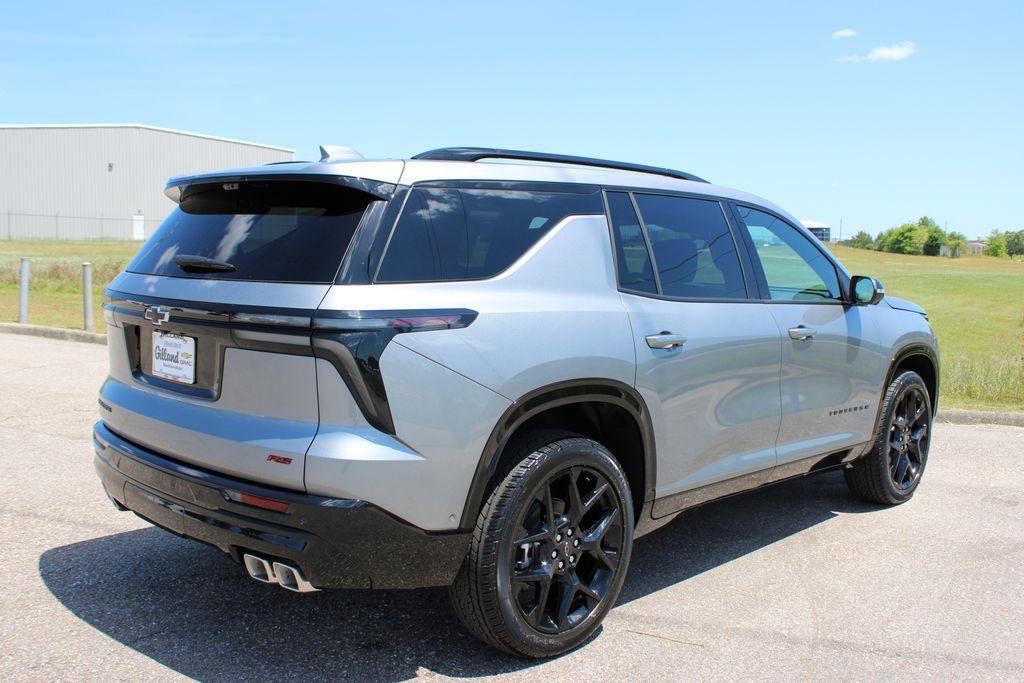 New 2026 Chevrolet Traverse RS w/ LPO, Floor Liner Package FWD image 19