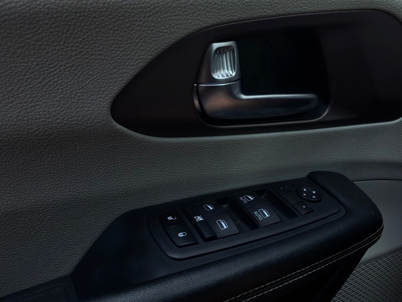 Used 2023 Chrysler Voyager LX FWD image 23