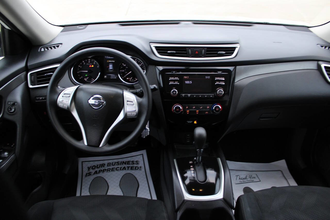 Used 2016 Nissan Rogue S w/ Appearance Package image 10