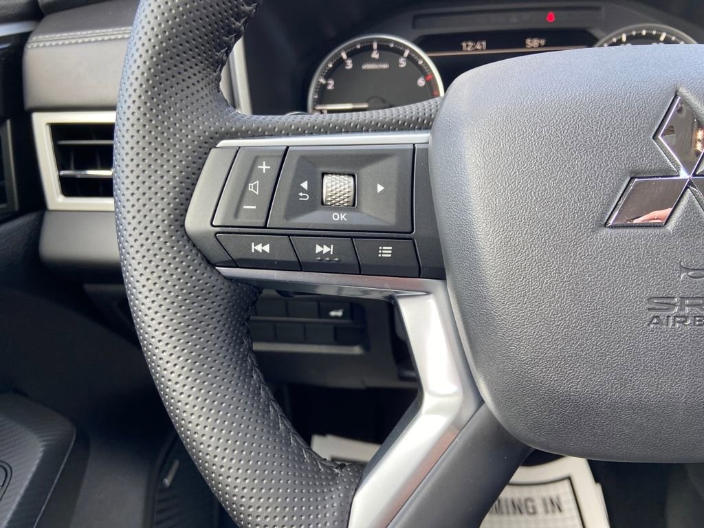 New 2025 Mitsubishi Outlander AWD image 24