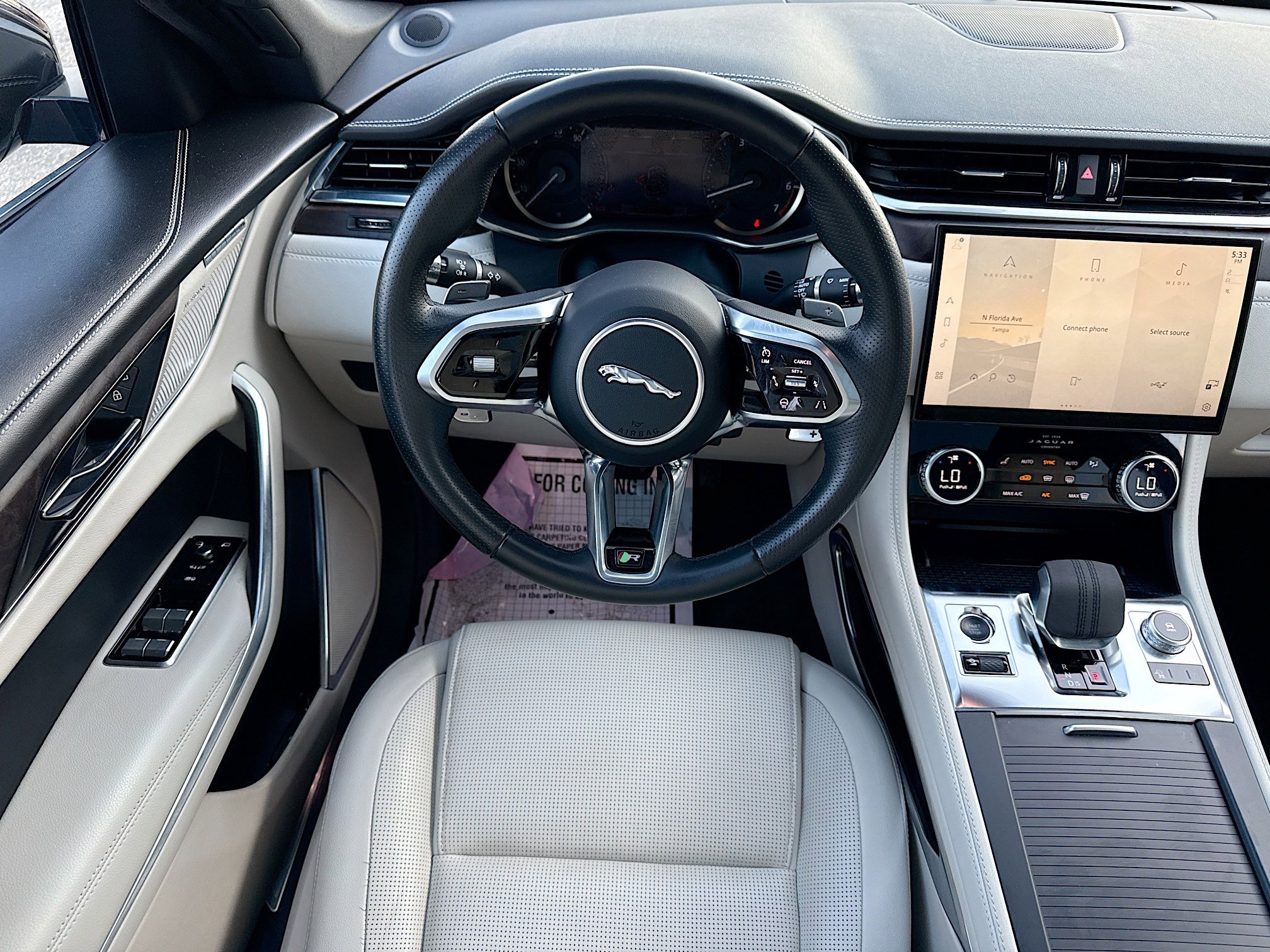 Used 2023 Jaguar F-PACE R-Dynamic S image 17