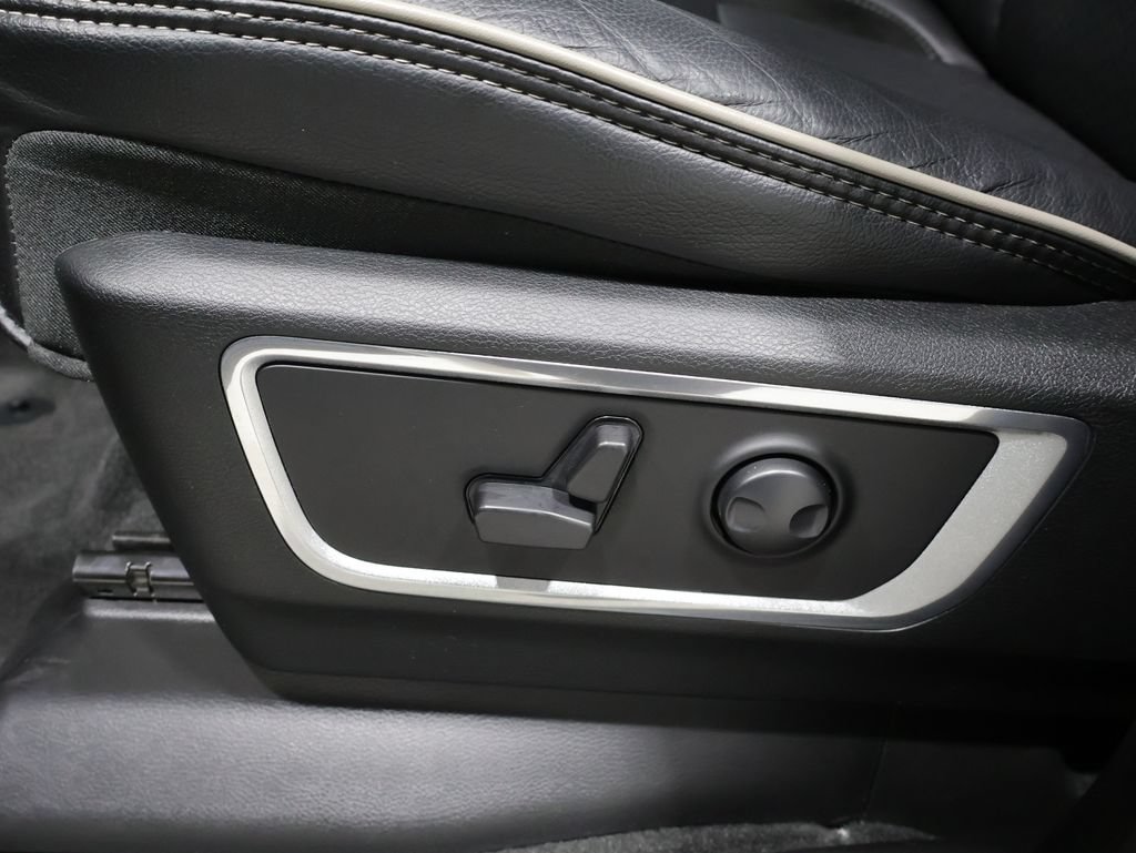 Used 2023 RAM 1500 Laramie AWD/4WD image 13