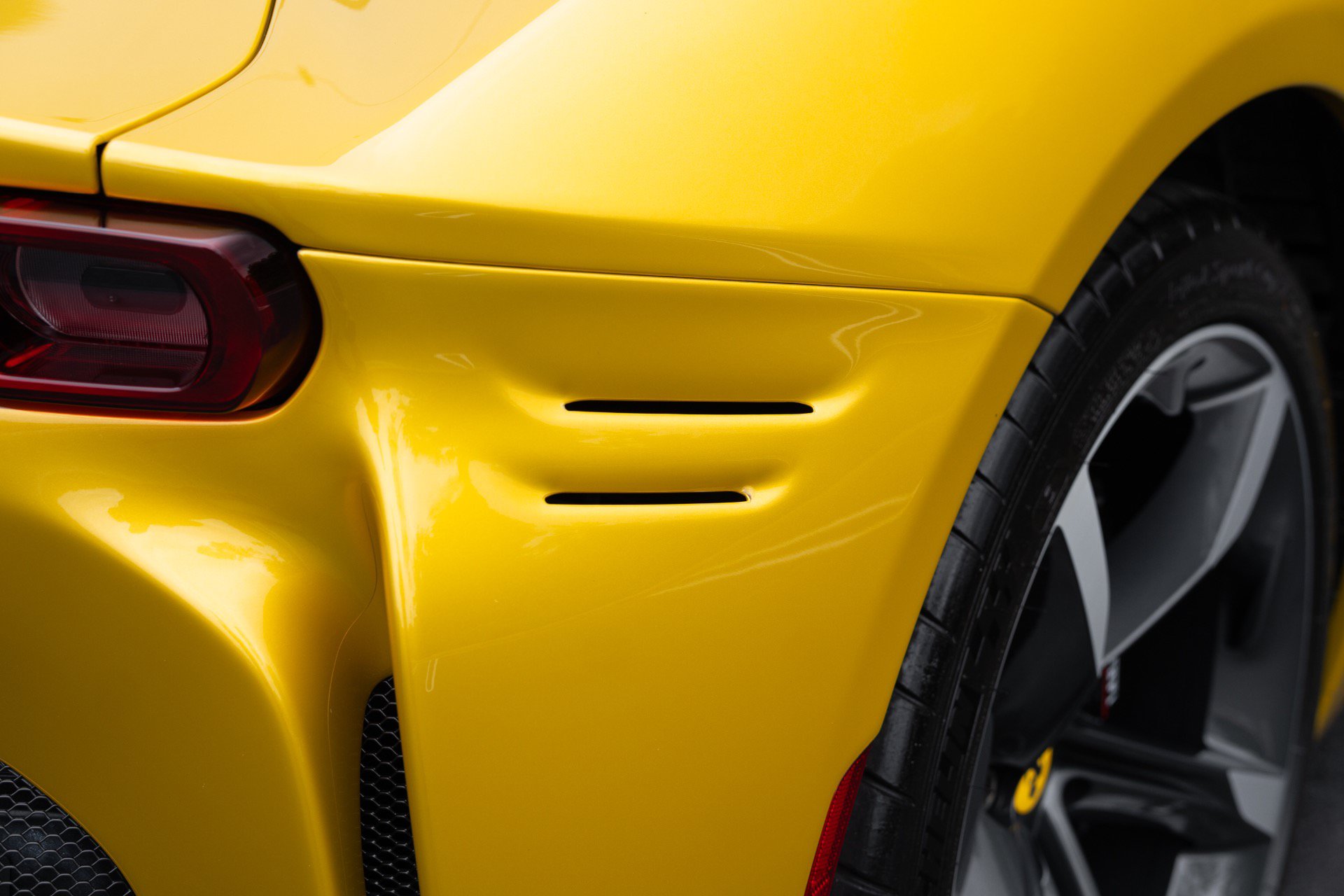 Used 2022 Ferrari SF90 Spider AWD/4WD image 22