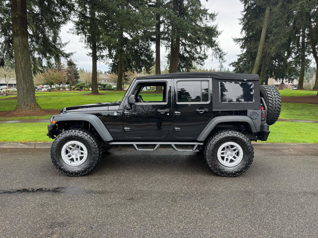 Used 2015 Jeep Wrangler Unlimited Sport image 2