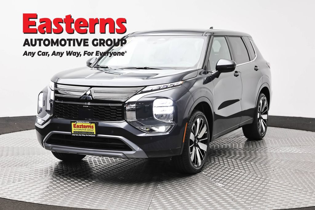 Used 2025 Mitsubishi Outlander SE